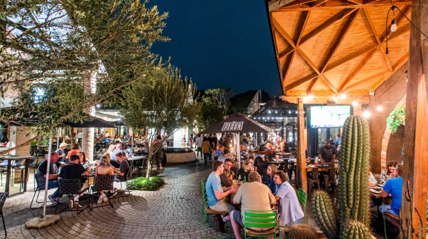SUNDOWNERS ON EAT STREET ARE ALWAYS A GOOD IDEA SUNDOWNERS ON EAT STREET ARE ALWAYS A GOOD IDEA
